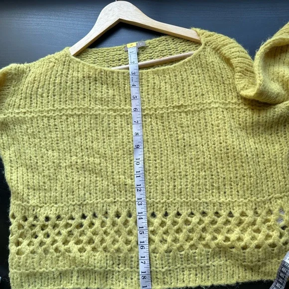 Lilla P Yellow Cropped Boatneck Peruvian Alpaca Knit Sweater size Small EUC - Picture 10 of 10